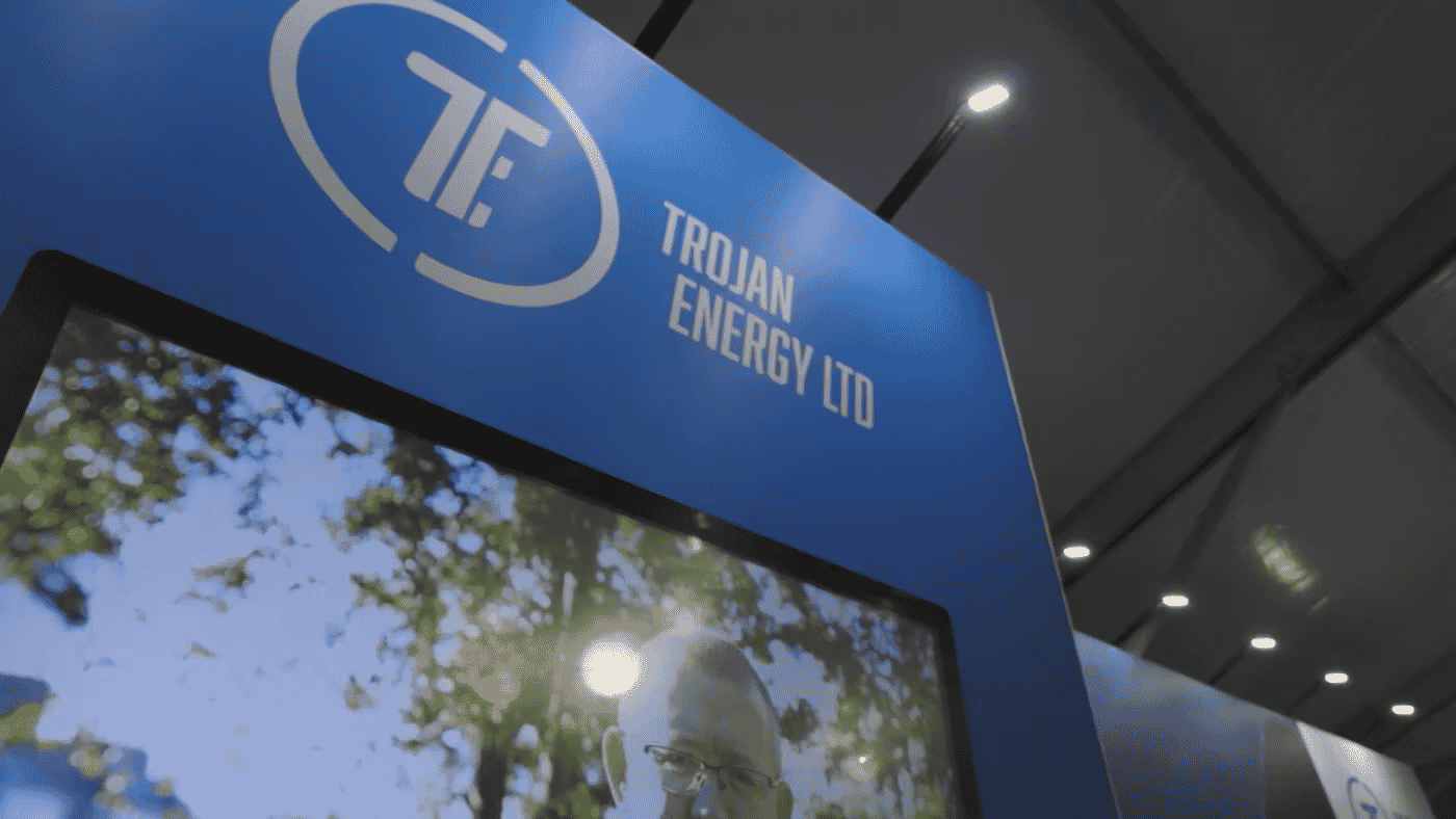 1549376227-5819b89f0858a8e818bca668d60da574a34166a3c60c0883674d99c1ed4a177c-d